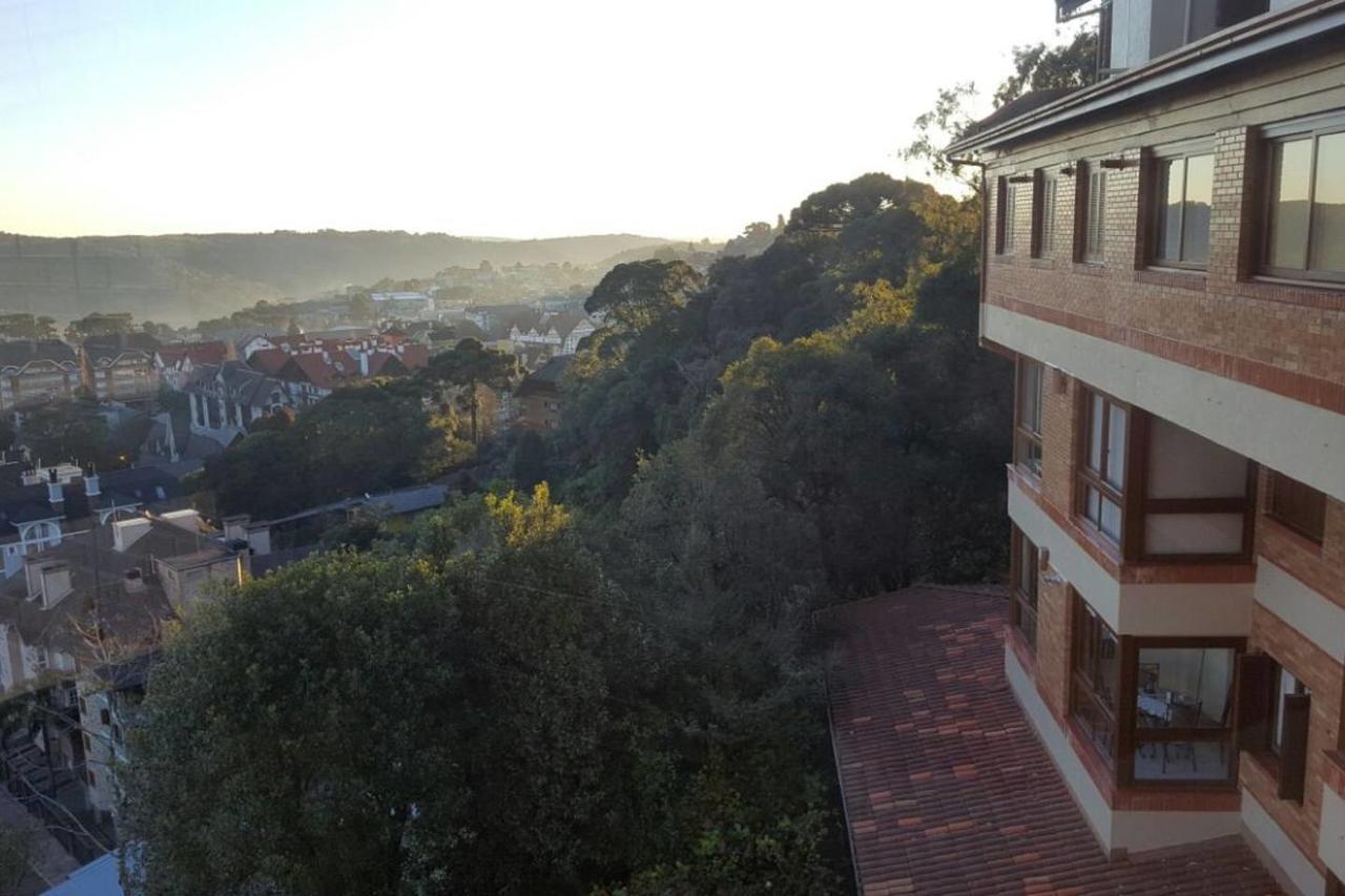 Belo Apartamento E Completo No Centro Com Vista Gramado Esterno foto