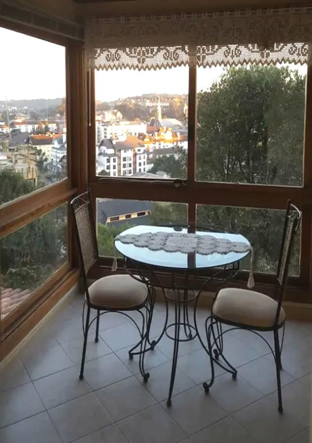 Belo Apartamento E Completo No Centro Com Vista Gramado Esterno foto